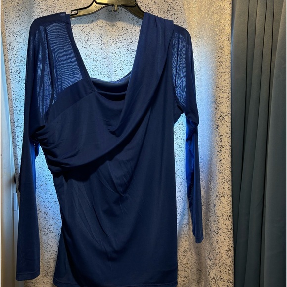 This blouse is in great condition. vibrant blue Xpress. Blouse - Picture 1 of 3